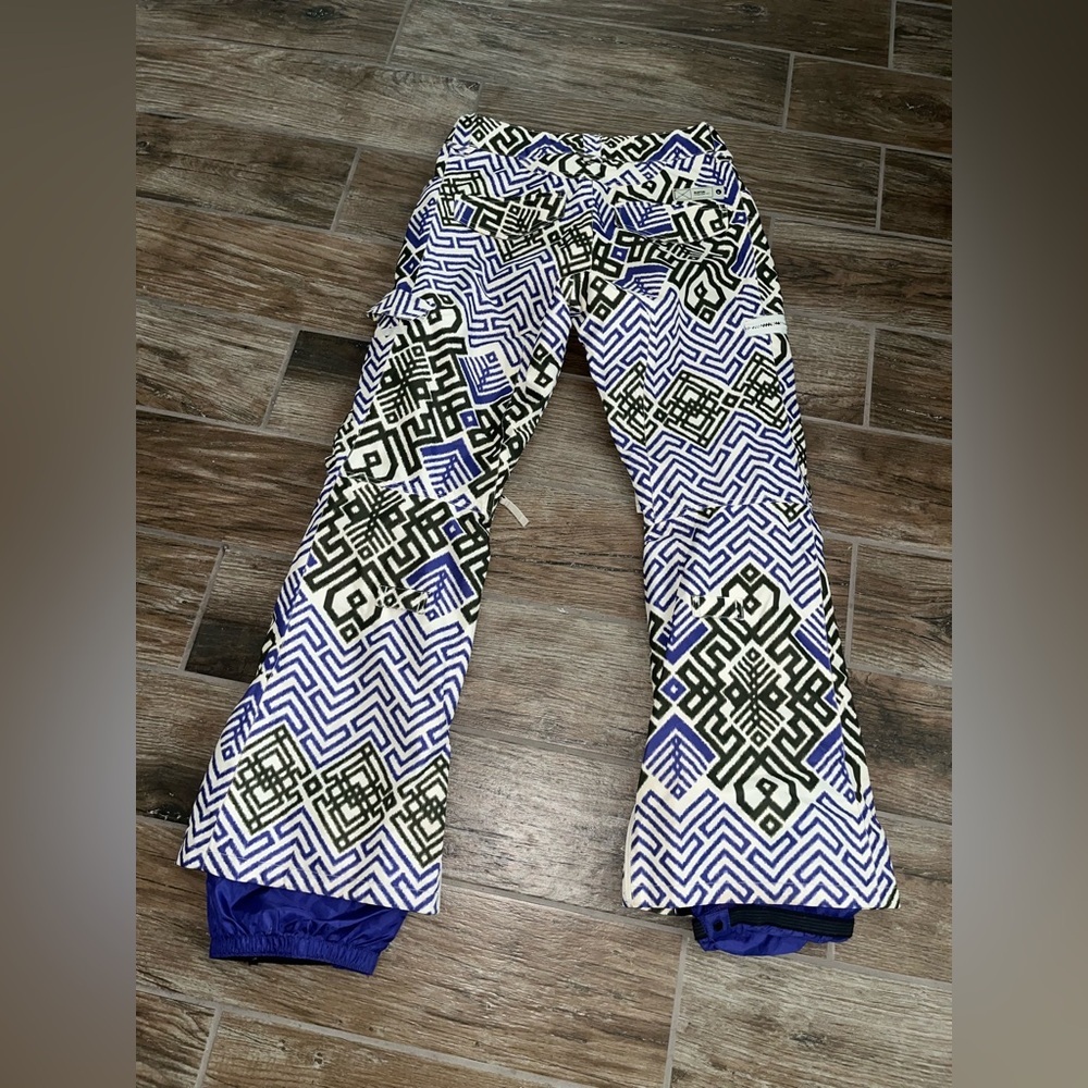 Burton Women’s snowboarding pants - Picture 2 of 3